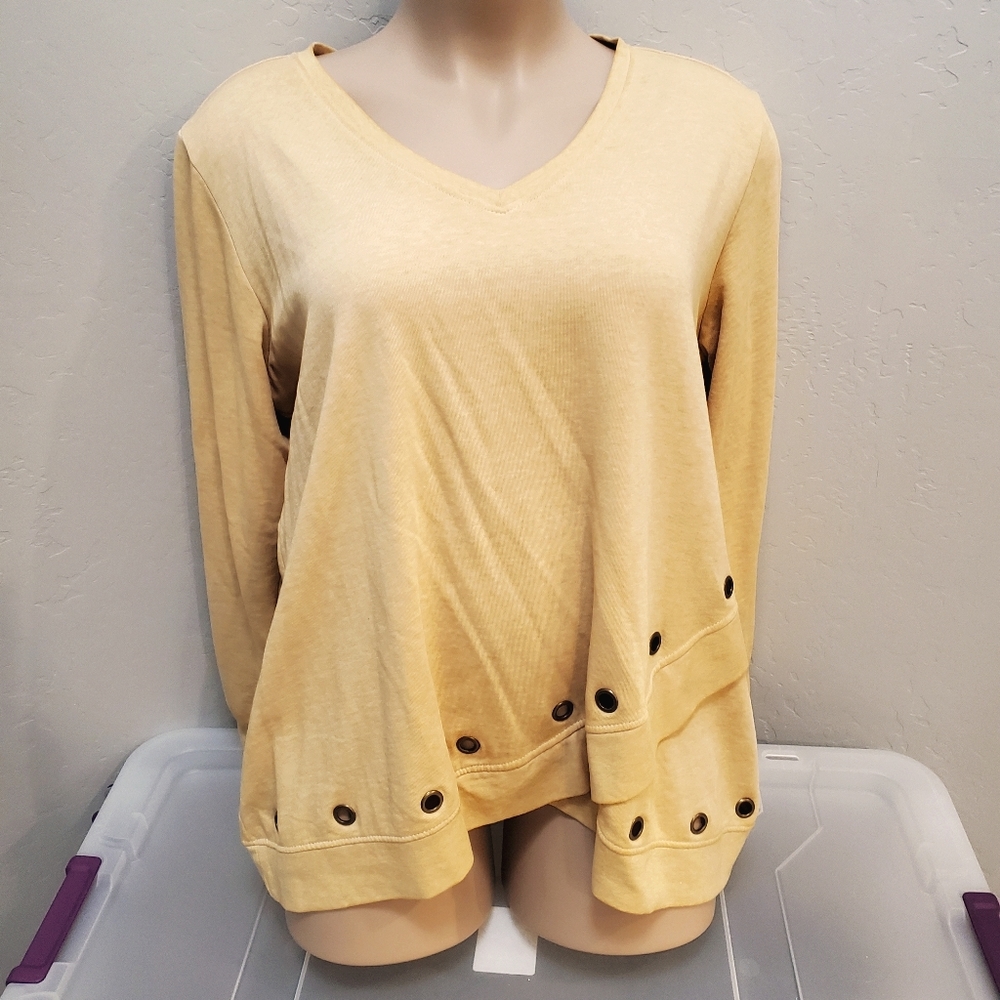 Maurices shirt